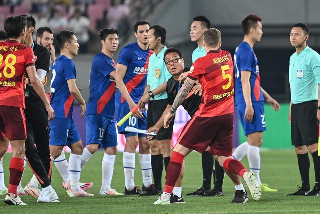 字母哥37分萨格斯32+9 雄鹿险胜魔术晋级四强