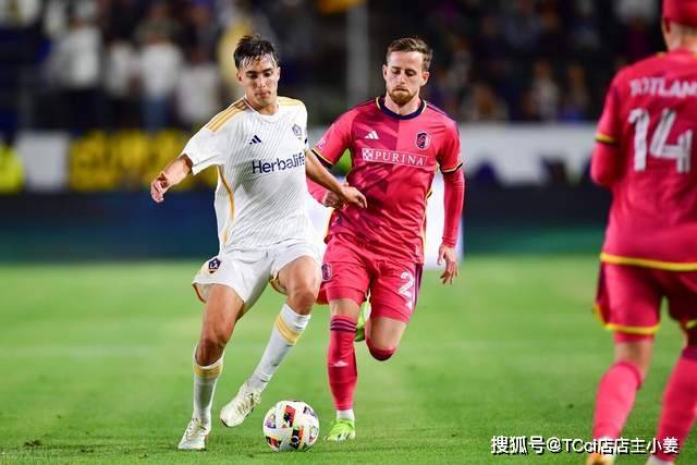 意甲-吉鲁点射特拉奥雷处子球 AC米兰3-0恩波利